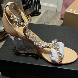 Brand new wedges need gone asap